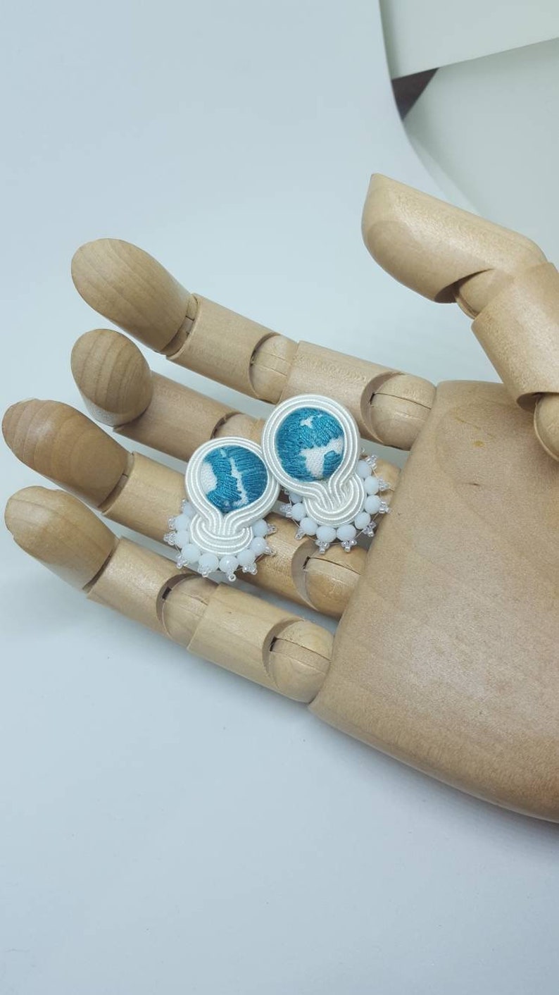 Soutaches Earrings white and light blue fog mini