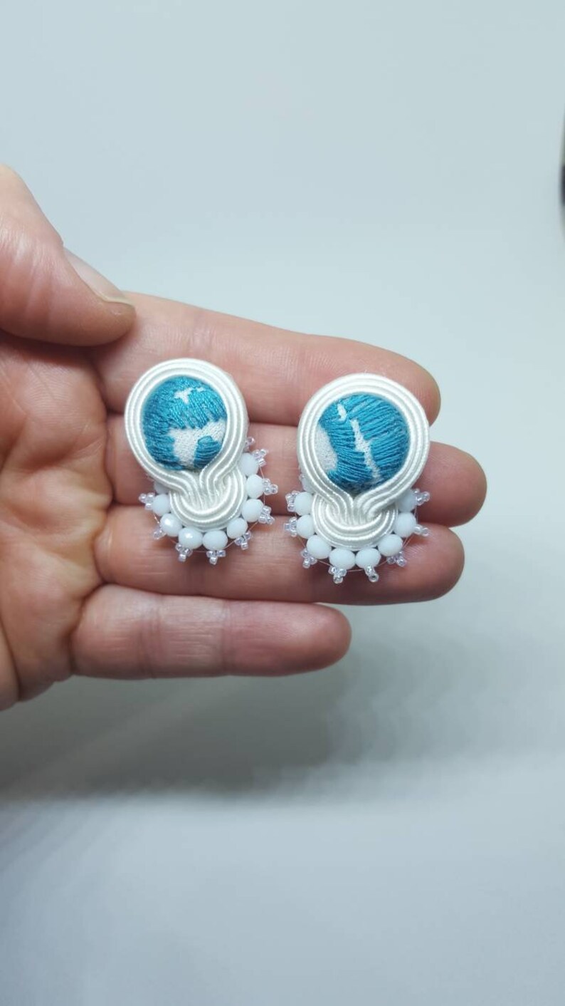 Soutaches Earrings white and light blue fog mini