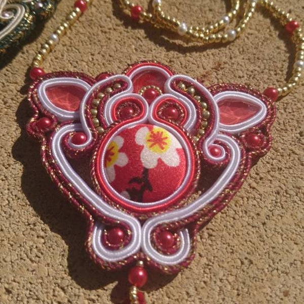 Collana soutache da decoltè con catena di perline verde o rossa cristalli bottone artigianale perline vetro pendente regalo per lei ragazza