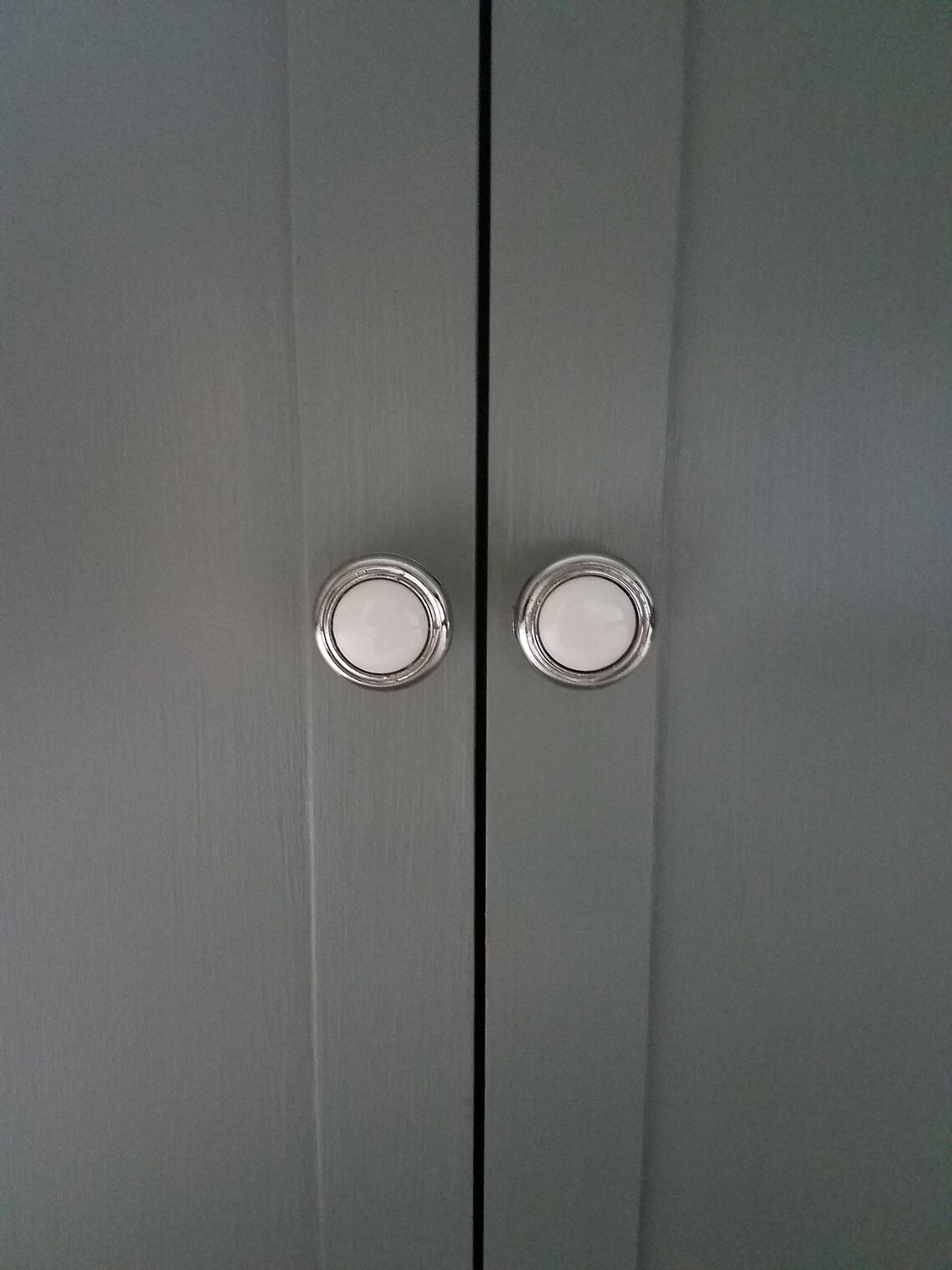 Blanco cerámica / cromo tira y perillas / mejora del hogar / | Etsy