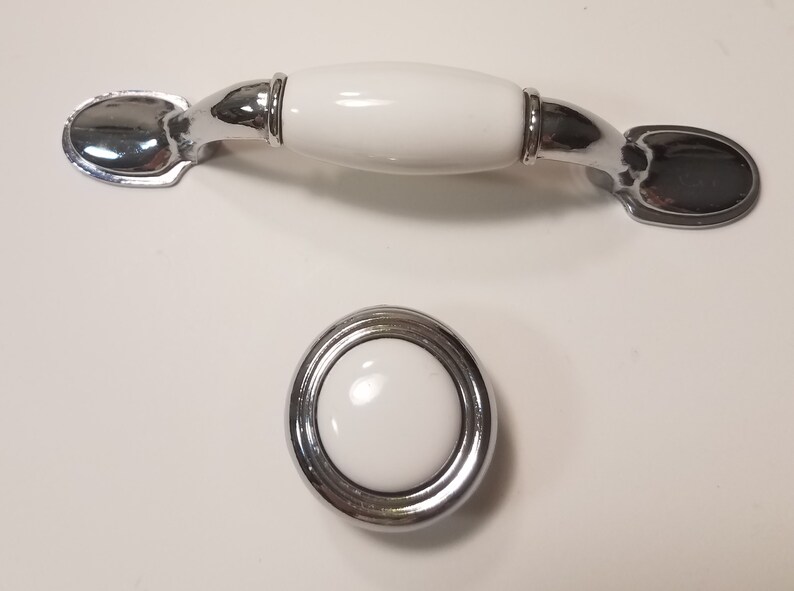 Blanco cerámica / cromo tira y perillas / mejora del hogar / | Etsy