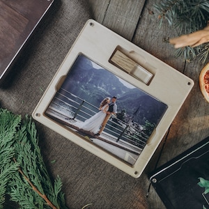 Caja de fotos de madera con tapa de traspernet para usb 3.0 foto 15x21 | Caja de personalización de 6x8