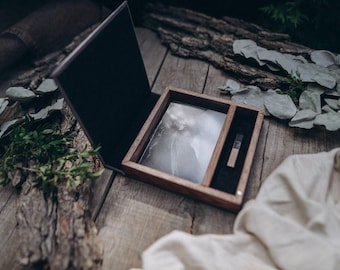 Caja de recuerdos con foto personalizada y unidad USB de madera con acabado textil