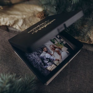Houten fotodoos voor 5x7 foto's en USB 3.0, trouwfotodoos met gepersonaliseerde afdrukken voor 13x18cm.