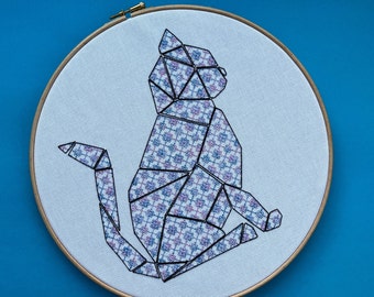 Stickdatei Geometrische Katze in Schwarz und Weiß