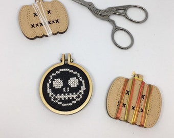 Pdf skull cross stitch pattern - digital download - halloween - mini pattern