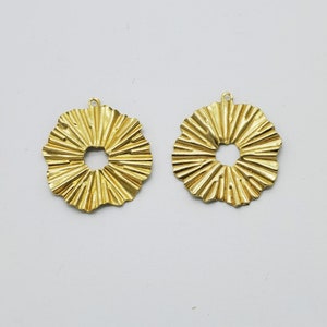 Hammered Round Flower Raw Brass Pendants Charms, Flower Earring Connector, Earring Pendant, Earring Finding Jewelry Accessories