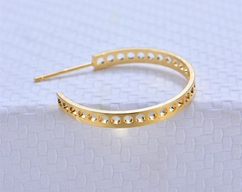 A granel 10pcs alambres de pendiente circular de latón chapado en oro real, postes de oreja geométricos con agujeros, accesorio de pendiente redondo joyería encontrar al por mayor
