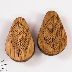 Teardrop Oak Wood Plugs: Engraved Leaf, Organic Gauges