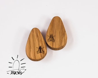 Teardrop wooden ear plugs with Fly engraving, Oak wood ear gauges  16mm 5/8"  18mm 11/16" 20mm 13/16" 22 mm - 7/8" 24mm 25mm 1inch 26mm