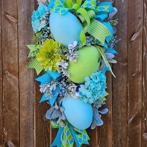 Easter wreath, Easter decor, Easter egg, spring wreath, spring decor, spring time, Easter, spring, Easter egg hunt, egg decor, flocked eggs
