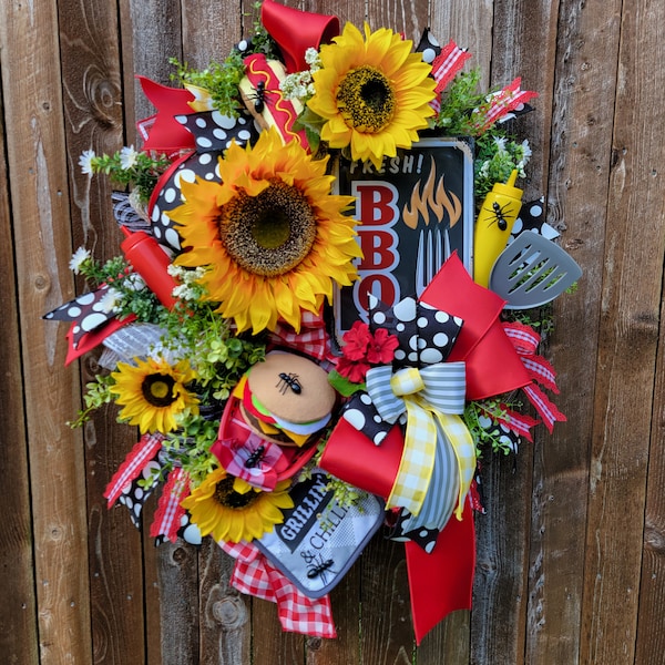 Barbecue, barbecue wreath, BBQ, BBQ wreath, Summer Wreath,  Summer decor, Grilling, BBQ decor, Backyard decor, Summer, fake burger, holiday