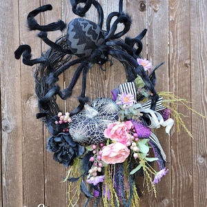 Spider wreath,  spider halloween, spider decor, halloween decor,  halloween wreath,  halloween spider