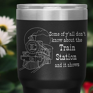 イエローストーン・ダットンランチ駅 断熱タンブラー ステンレス製マグカップ スナップ蓋付き、イエローストーンギフト、駅の日、刻印入り