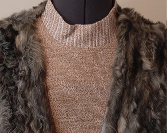 Chal de capa de cordero rizado vintage de la década de 1940