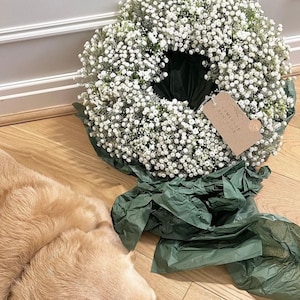 Corona de gypsophila blanca de 60 cm
