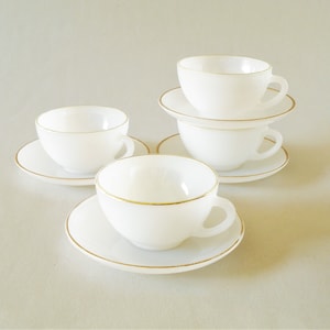 Vintage ARCOPAL Harlequin Set of 4 Tea/Coffee Cups and 4 Saucers 8.5 cm/ 3.34"-White and Gold- France-1960s