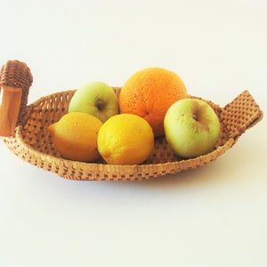 Vintage Wicker Duck Basket-Fruit Basket-Bread Basket-Hand Made Basket-Farmhouse Kitchen-Decorative Basket-Home Decor-Made in France-ca.1970s
