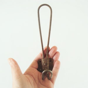 Großer Antik Metall Doppelhaken- Antike Guss Metall Wand Aufhänger- Aufbewahrung Wand Aufhänger- Wand Dekor- ca.1930s