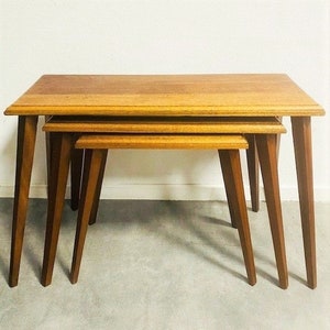 RESERVED-Set of 3 Mid Century Modern Oak Nesting Tables-Wooden Nesting tables-Wooden Bedside Tables-Modernist Tables Set Nederland-ca.1950s