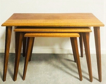 RESERVED-Set of 3 Mid Century Modern Oak Nesting Tables-Wooden Nesting tables-Wooden Bedside Tables-Modernist Tables Set Nederland-ca.1950s