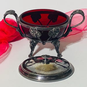 Antik Reed & Barton 1125 Tranbärsglas Sockerskål Viktoriansk Silverfat Konfektfat med lock Estetiskt rörelsekonstglas Cirka 1880
