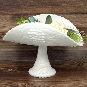 LE Smith White Milk Glass Grapes & Leaves Design Banana Stand Fruit Bowl