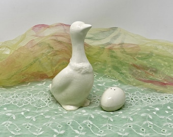 Saleros y pimenteros de porcelana con forma de ganso y huevo - Decoración de Pascua