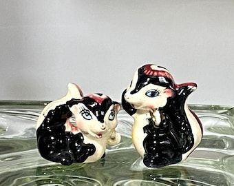 Vintage Art Line Skunk Blow Mold 657 Black White Skunk Holding 