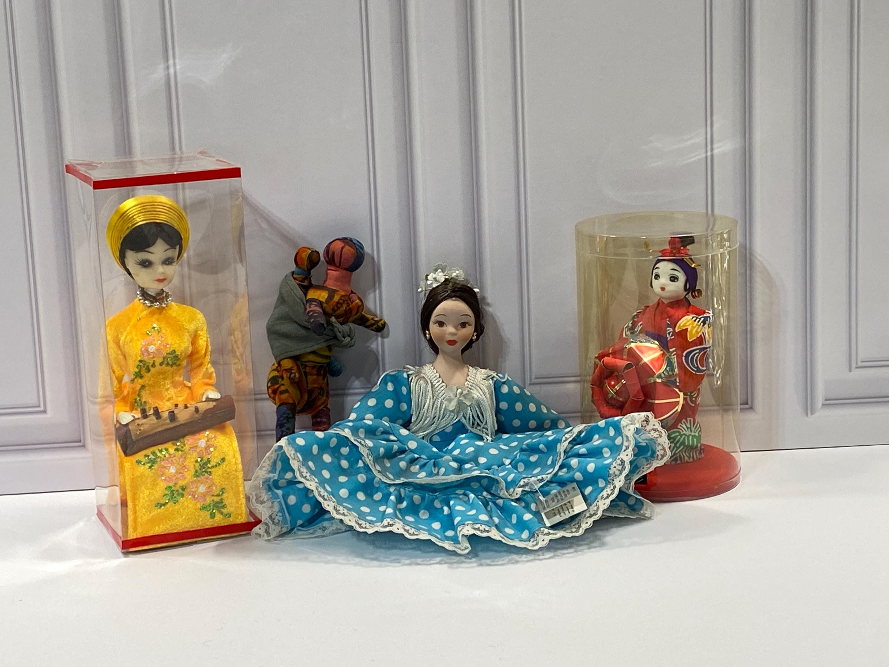 沖縄　花笠　色紙　アート　星砂　ビーズ　オブジェ　インテリア　陶器人形 Okinawa dolls - Etsy 日本
