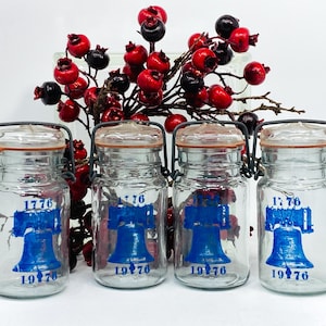 1776 1976 Liberty Bell Bicentennial 4oz pepermunt Candy Mason Jars Bale Seal Tops