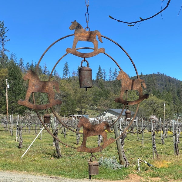 Carillon éolien Western Ranch en métal rustique antique de 35,6 cm - Thème du cheval à bascule primitif