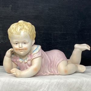 Large 1960&#39;s Norcrest Bisque Porcelain Piano Baby F503 - Girl in Pink Dress