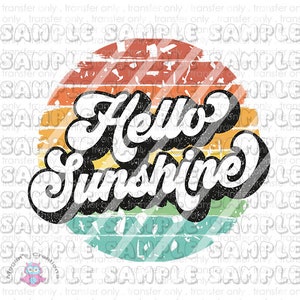 Puede incluir: Un gráfico de estilo retro con un fondo de puesta de sol en tonos naranja, amarillo, verde y azul. El texto "Hello Sunshine" está escrito en negrita, en negro.