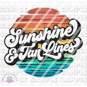 Puede incluir: Un gráfico redondo con un diseño de puesta de sol en tonos naranja, amarillo, verde y azul. El texto "Sunshine & Tan Lines" está escrito en una fuente retro.