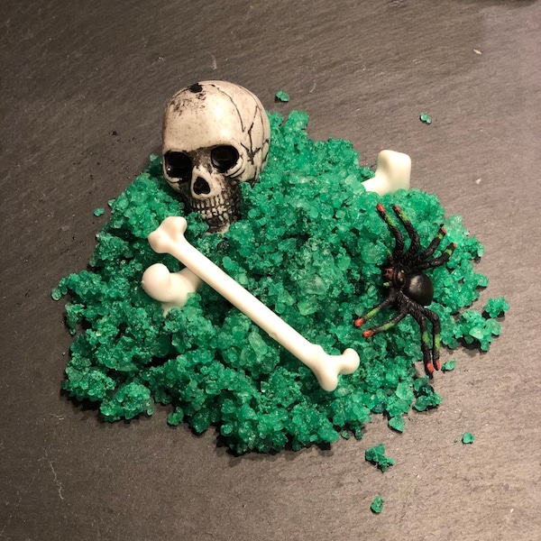 Bubbling zombie graveyard foaming bath salts with bones and creepy crawlies - Green zombie bath - Gifts for Kids