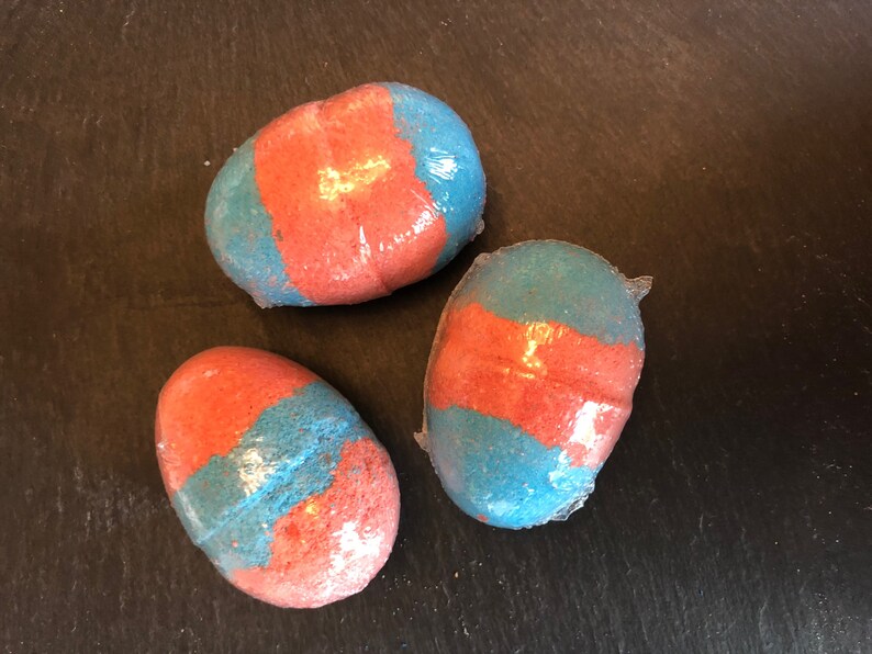 egg with dinosaur inside toy