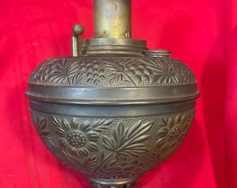 Antique Brass Bradley Hubbard Ornate Center Draft Oil Lamp L109