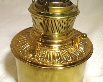 Antica lampada a olio in ottone B&H Bradley e Hubbard con carattere, pezzo da museo del 1890