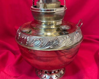 Lámpara de aceite grande de latón antiguo ornamentada para tiendas generales L84