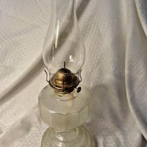 Vintage 12 Sided Kerosene Oil Lamp Vine Pattern 9&quot; Prepper Item
