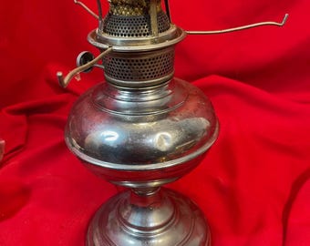 Antieke nikkelzilveren pruim- en Atwood-olielamp L65