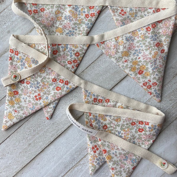 Liberty of London Girlande, Mini Wimpelkette, Sommer Wiese Print, Baumwollband