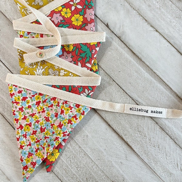 Guirnalda de banderines pequeños de algodón con estampado floral de Woodland Walk Liberty