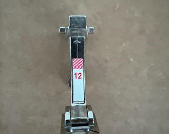 Bernina Bulky Overlock Foot #12 for Piping, Bulky Knitted Fabrics, Cording
