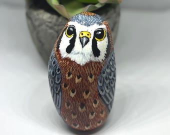 American Kestrel painted rock, 3.2 inches tall bird painted stone, Bird lovers gift, Wildlife art, Christmas gift, Unique Gift from daughter