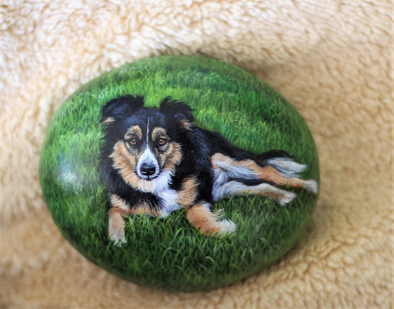 Custom Pet Portrait with background Painted Rocks from Your Photograph, Personalized Pet Memorial Painted Stones