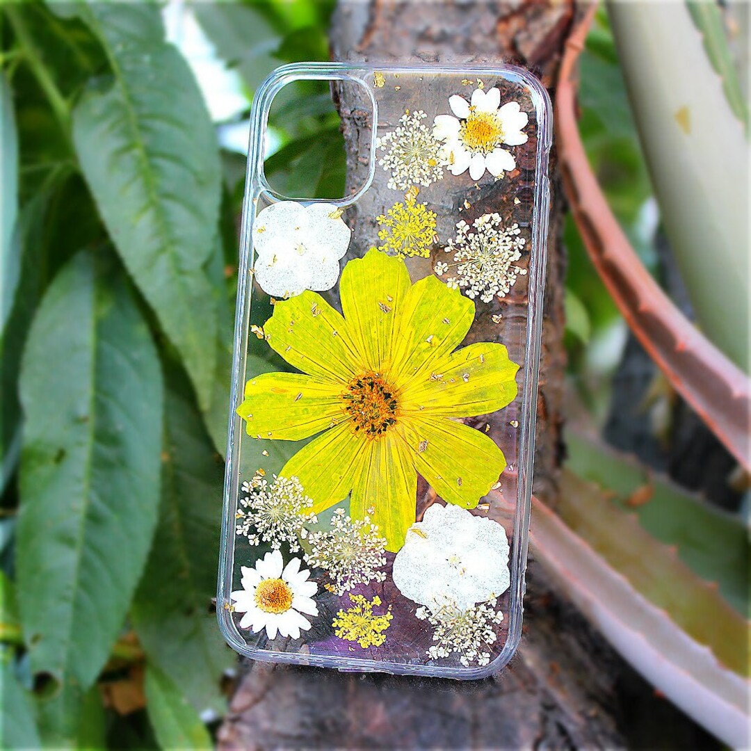 Pressed Yellow Flowers / Gold Flakes on iPhone 11, 11 Pro, iPhone 11
