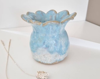 Petit vase, bleu lait myrtille, mini vase bancal de style côtier, décoration maison de plage