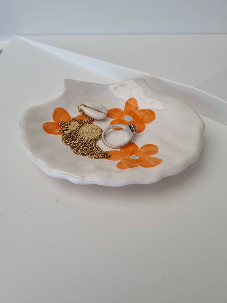 Vintage ring dish handpainted flowers, handmade ceramics, trinket dish, soap dish, ceramic shell. Birthday gift image 4